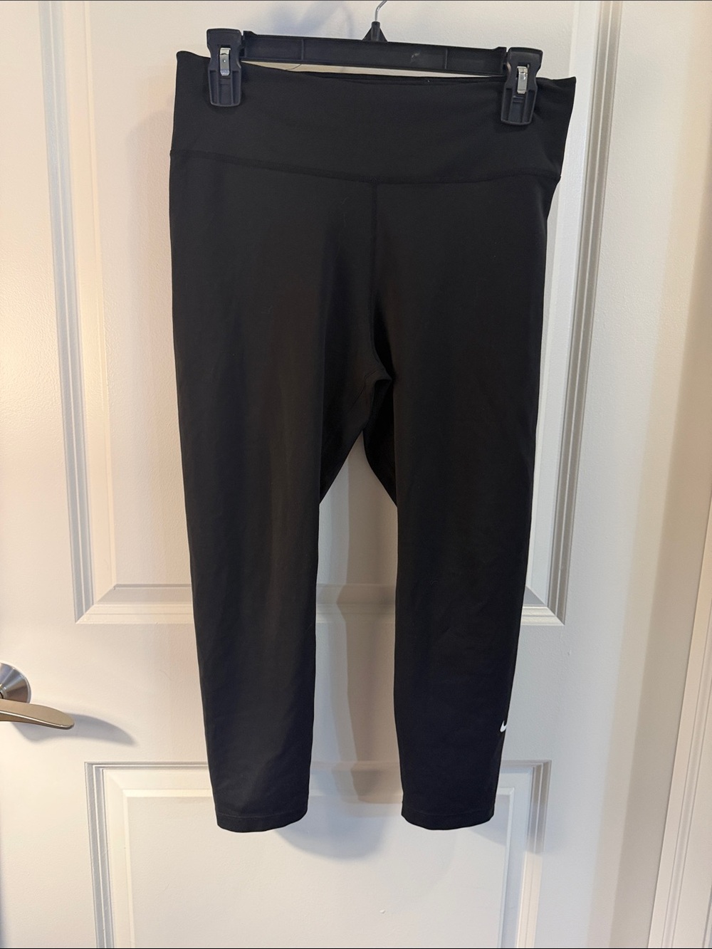 Nike Black Women's Cropped Athletic Leggings